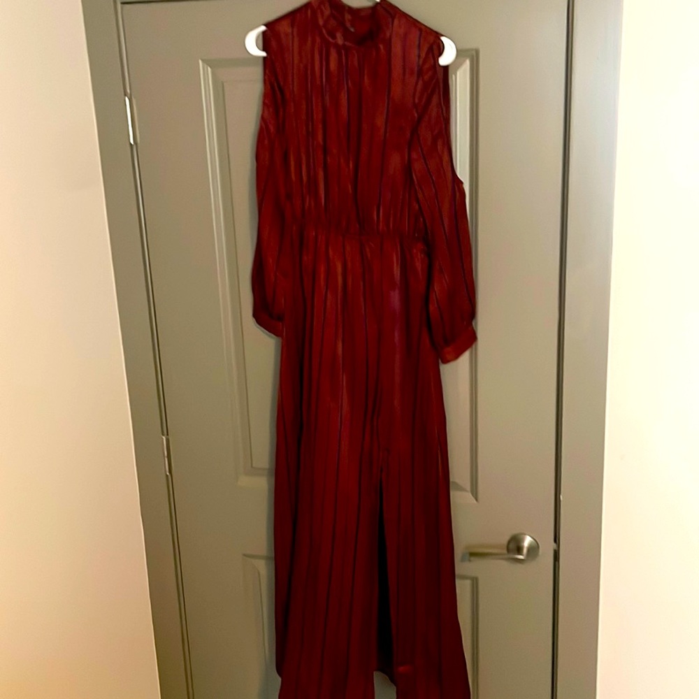 J.O.A. Long sleeve cold shoulder keyhole back slit silk maxi XS